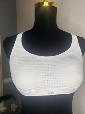Victoria’s Secret VSX Lightweight Mesh Sports Bra. / White , Small
